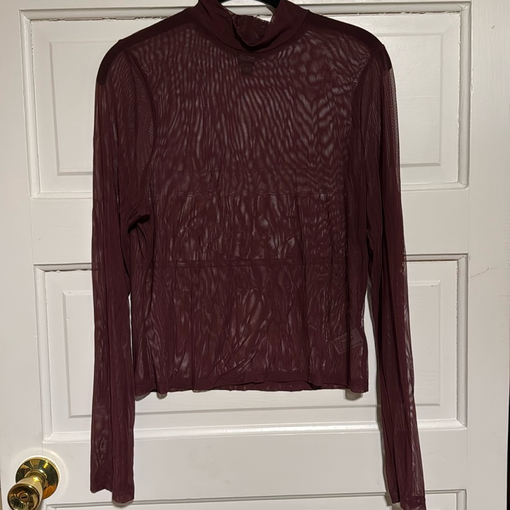 Burgundy mesh longsleeved turtleneck